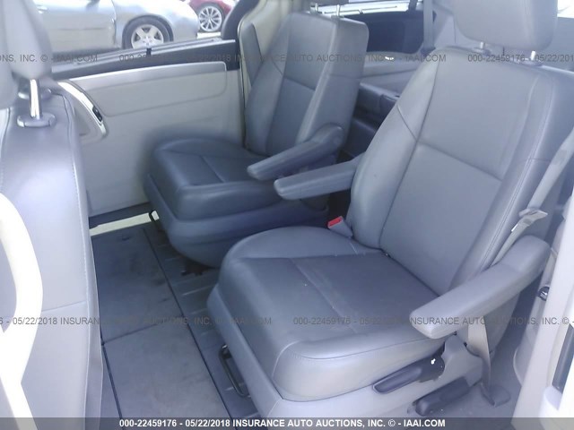 2C4RVABG8CR340788 - 2012 VOLKSWAGEN ROUTAN SE SILVER photo 8