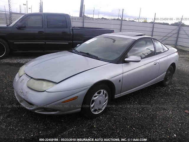1G8ZY12752Z204561 - 2002 SATURN SC2 GRAY photo 2