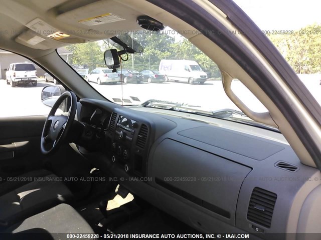 1GTEK14X09Z124369 - 2009 GMC SIERRA K1500 თეთრი ფოტო 5