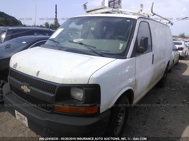 1GCWGFBA3B1140460 - 2011 CHEVROLET EXPRESS G2500  WHITE photo 2