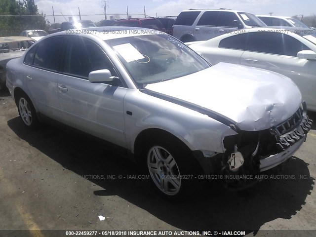 WVWPD23B9YE120082 - 2000 VOLKSWAGEN PASSAT GLX 银色 照片 1