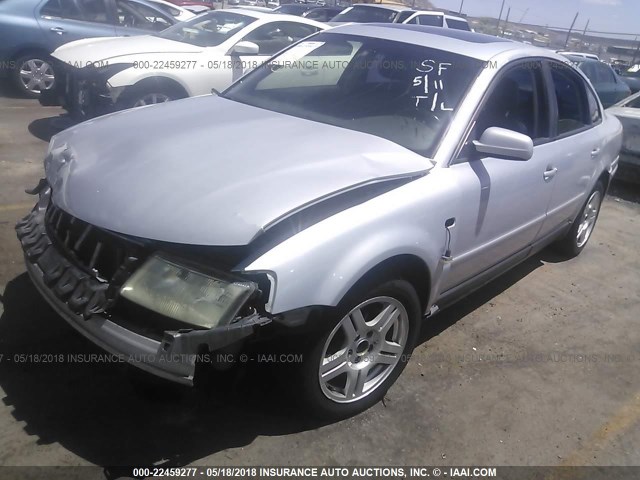 WVWPD23B9YE120082 - 2000 VOLKSWAGEN PASSAT GLX 银色 照片 2