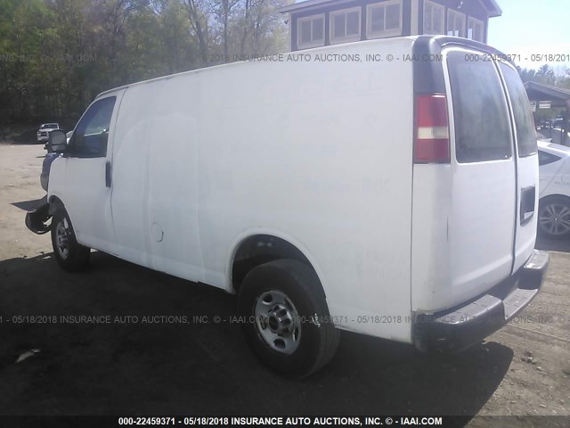 1GTZGFBAXA1165397 - 2010 GMC SAVANA G2500 WHITE photo 3