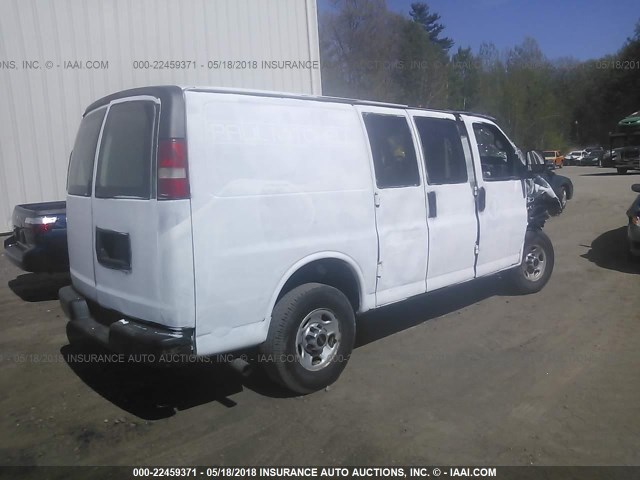 1GTZGFBAXA1165397 - 2010 GMC SAVANA G2500 WHITE photo 4