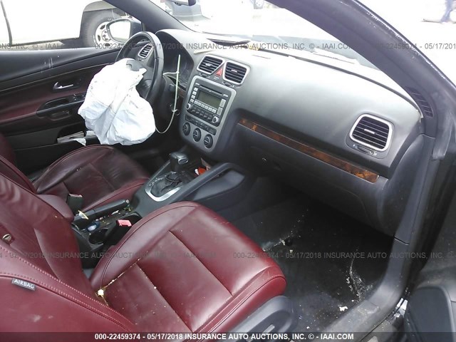 WVWFA71FX9V017813 - 2009 VOLKSWAGEN EOS LUX Черный фото 5