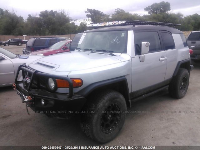 JTEBU11F670009619 - 2007 TOYOTA FJ CRUISER SILVER photo 2