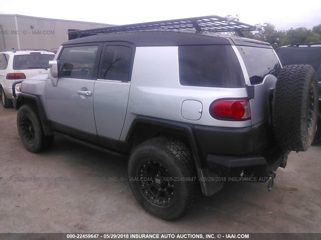 JTEBU11F670009619 - 2007 TOYOTA FJ CRUISER SILVER photo 3