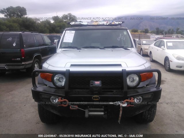 JTEBU11F670009619 - 2007 TOYOTA FJ CRUISER SILVER photo 6