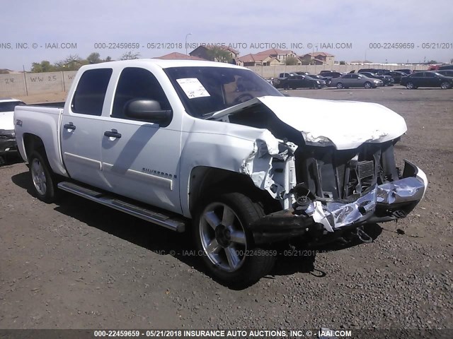 3GCEK13M67G553438 - 2007 CHEVROLET SILVERADO K1500 CREW CAB WHITE photo 1