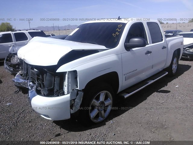 3GCEK13M67G553438 - 2007 CHEVROLET SILVERADO K1500 CREW CAB WHITE photo 2