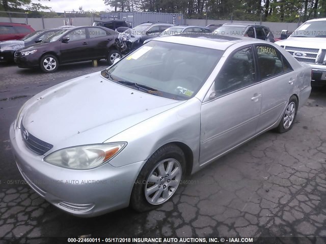 4T1BE30K12U581237 - 2002 TOYOTA CAMRY LE/XLE/SE ვერცხლისფერი ფოტო 2