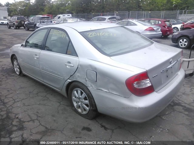 4T1BE30K12U581237 - 2002 TOYOTA CAMRY LE/XLE/SE ვერცხლისფერი ფოტო 3