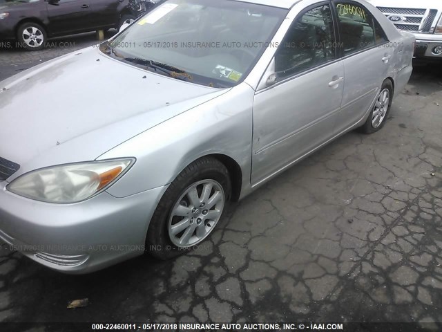 4T1BE30K12U581237 - 2002 TOYOTA CAMRY LE/XLE/SE ვერცხლისფერი ფოტო 6