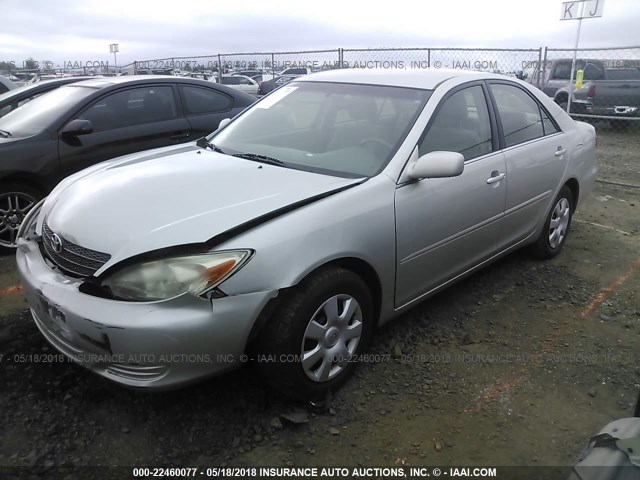 4T1BE32KX4U276724 - 2004 TOYOTA CAMRY LE/XLE/SE ვერცხლისფერი ფოტო 2