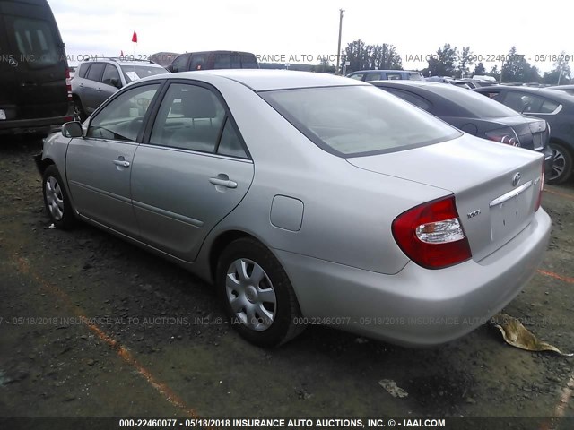 4T1BE32KX4U276724 - 2004 TOYOTA CAMRY LE/XLE/SE ვერცხლისფერი ფოტო 3