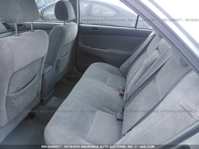 4T1BE32KX4U276724 - 2004 TOYOTA CAMRY LE/XLE/SE ვერცხლისფერი ფოტო 8