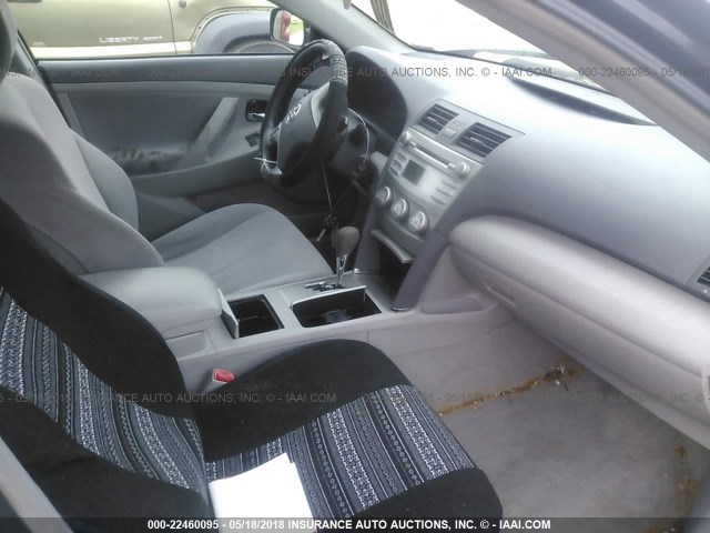 4T4BF3EK4AR083754 - 2010 TOYOTA CAMRY SE/LE/XLE შავი ფოტო 5