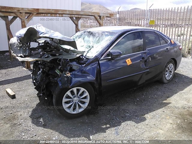4T1BF1FKXHU704227 - 2017 TOYOTA CAMRY LE/XLE/SE/XSE ლურჯი ფოტო 2
