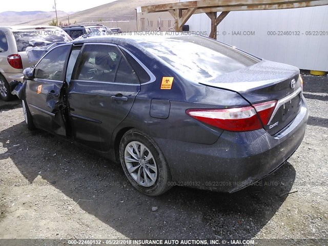4T1BF1FKXHU704227 - 2017 TOYOTA CAMRY LE/XLE/SE/XSE ლურჯი ფოტო 3