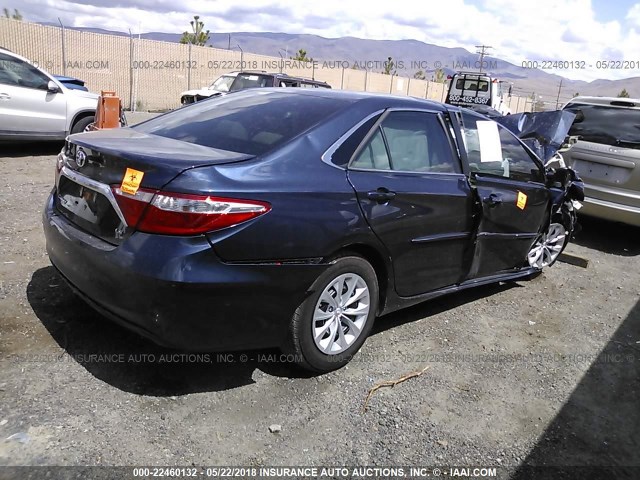 4T1BF1FKXHU704227 - 2017 TOYOTA CAMRY LE/XLE/SE/XSE ლურჯი ფოტო 4