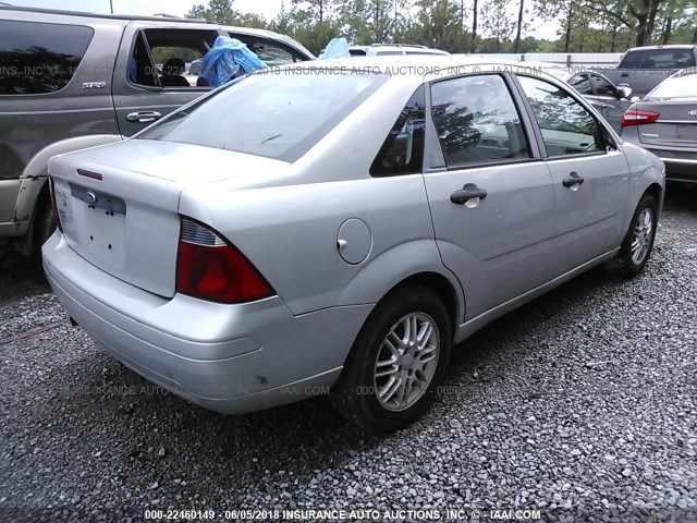 1FAFP34N27W227460 - 2007 FORD FOCUS ZX4/S/SE/SES SILVER photo 4