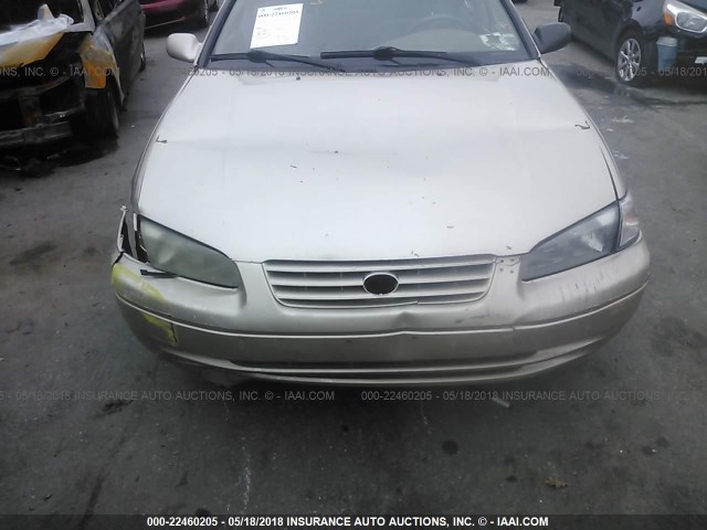 JT2BG22K4W0175528 - 1998 TOYOTA CAMRY CE/LE/XLE 棕色 照片 6