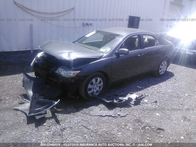 4T1BF3EK7AU010372 - 2010 TOYOTA CAMRY SE/LE/XLE GRAY photo 2