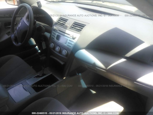 4T1BF3EK7AU010372 - 2010 TOYOTA CAMRY SE/LE/XLE GRAY photo 5