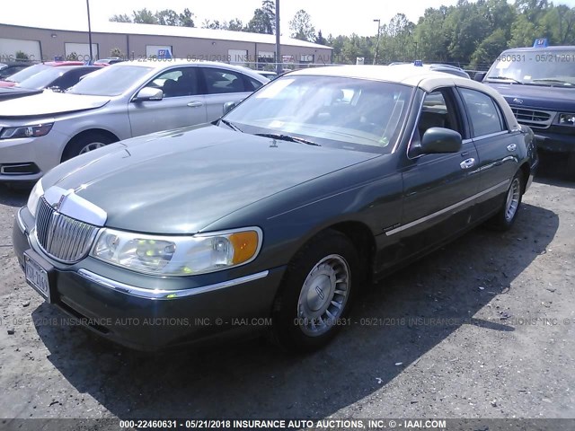 1LNHM81W41Y676247 - 2001 LINCOLN TOWN CAR EXECUTIVE Зеленый фото 2