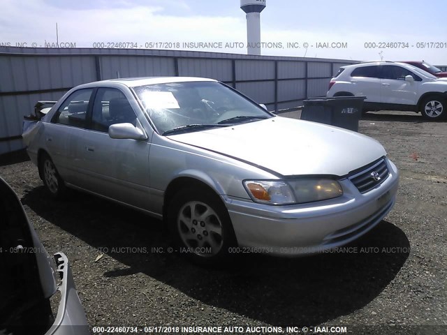 JT2BG22K1Y0493304 - 2000 TOYOTA CAMRY CE/LE/XLE 银色 照片 1