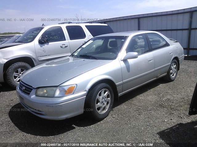JT2BG22K1Y0493304 - 2000 TOYOTA CAMRY CE/LE/XLE 银色 照片 2