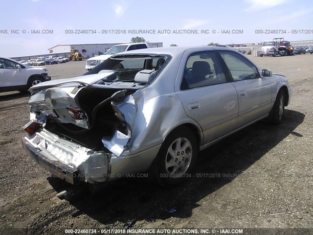 JT2BG22K1Y0493304 - 2000 TOYOTA CAMRY CE/LE/XLE 银色 照片 4