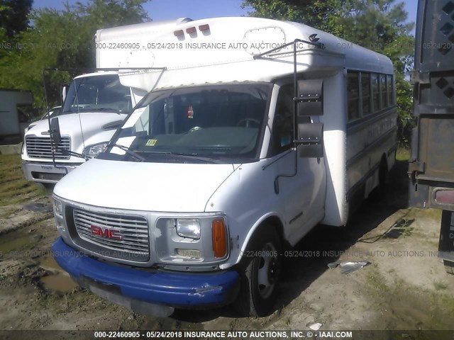 1GDJG31R221103850 - 2002 GMC SAVANA 3500  WHITE photo 2