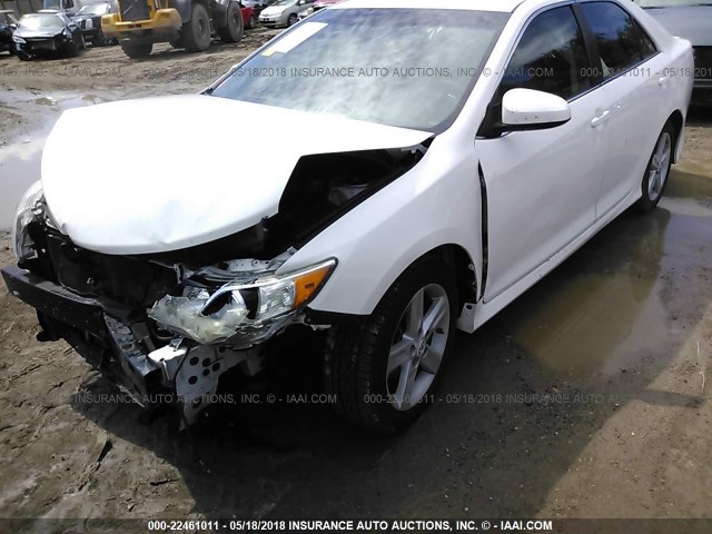 4T1BF1FK8CU561500 - 2012 TOYOTA CAMRY SE/LE/XLE WHITE photo 2