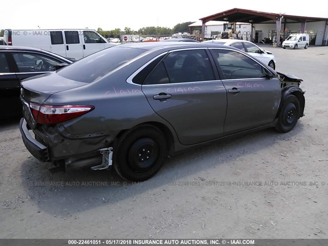 4T4BF1FK0GR531726 - 2016 TOYOTA CAMRY LE/XLE/SE/XSE GRAY photo 4