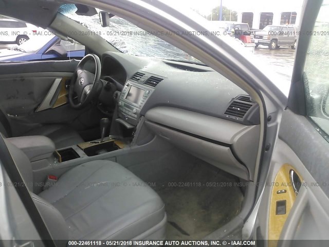 4T1BK46K17U556111 - 2007 TOYOTA CAMRY NEW GENERAT LE/XLE/SE SILVER photo 5