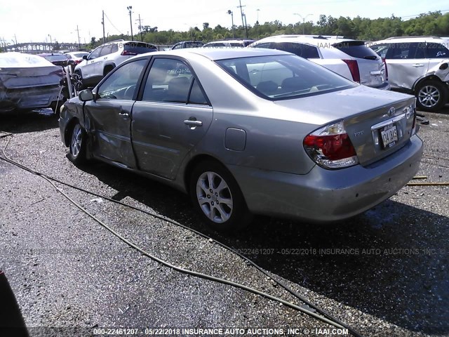 4T1BF32K86U627470 - 2006 TOYOTA CAMRY LE/XLE/SE ნაცრისფერი ფოტო 3