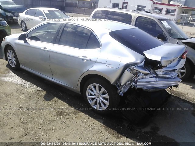 JTNB11HK2J3035801 - 2018 TOYOTA CAMRY L/LE/XLE/SE/XSE SILVER photo 3