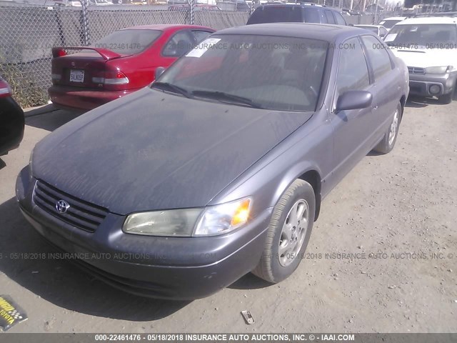 JT2BF22K0V0083477 - 1997 TOYOTA CAMRY LE/XLE SILVER photo 2