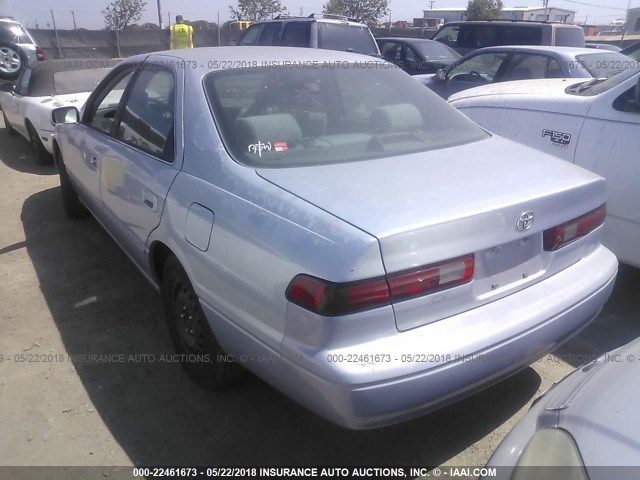 JT2BG22KXV0087081 - 1997 TOYOTA CAMRY LE/XLE Light Blue photo 3