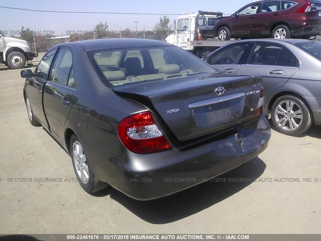 4T1BF30KX2U507182 - 2002 TOYOTA CAMRY LE/XLE/SE GRAY photo 3