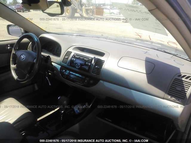 4T1BF30KX2U507182 - 2002 TOYOTA CAMRY LE/XLE/SE GRAY photo 5