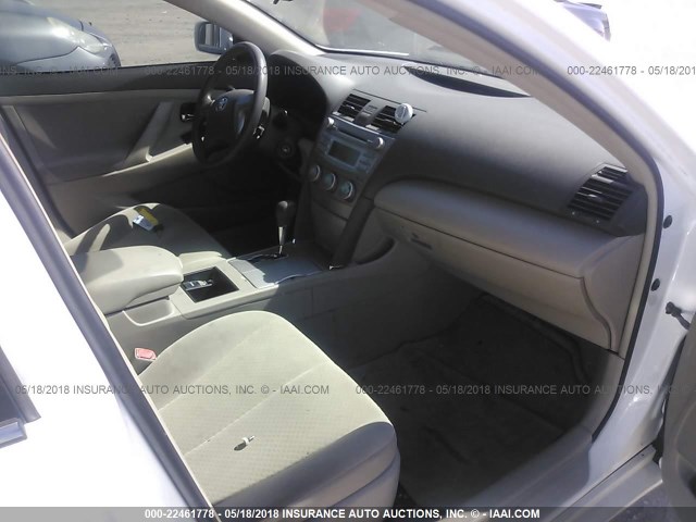 4T1BE46K27U587665 - 2007 TOYOTA CAMRY NEW GENERAT CE/LE/XLE/SE თეთრი ფოტო 5
