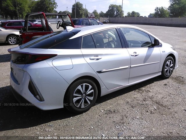 JTDKARFP9H3022913 - 2017 TOYOTA PRIUS PRIME  SILVER photo 4