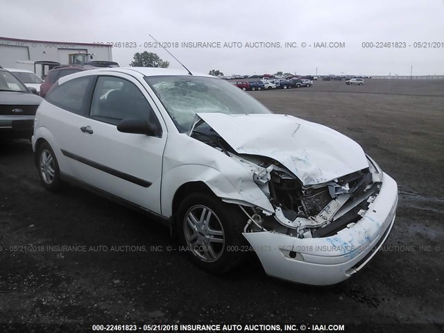 3FAFP3138YR111848 - 2000 FORD FOCUS ZX3 WHITE photo 1