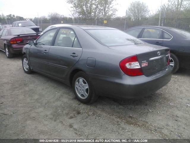 4T1BF30K62U541992 - 2002 TOYOTA CAMRY LE/XLE/SE ნაცრისფერი ფოტო 3