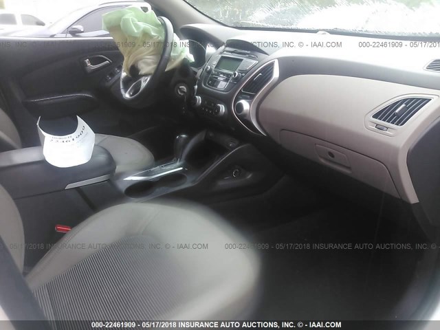 KM8JU3AC5DU709648 - 2013 HYUNDAI TUCSON GLS/LIMITED WHITE photo 5