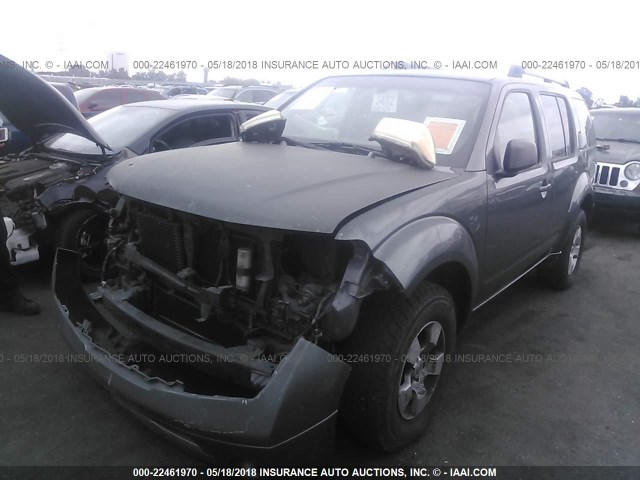 5N1AR18U56C614021 - 2006 NISSAN PATHFINDER LE/SE/XE GRAY photo 2