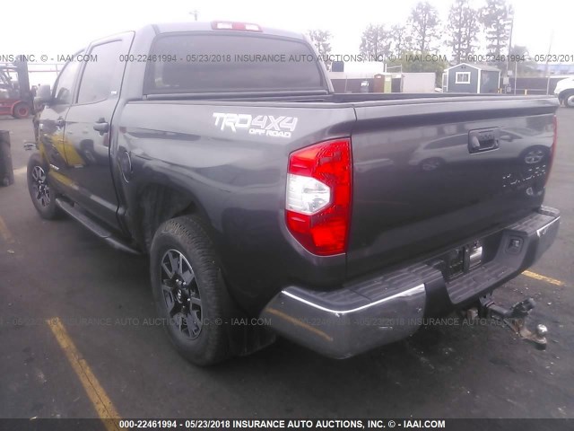 5TFDY5F14HX659144 - 2017 TOYOTA Tundra CREWMAX SR5/TRD PRO GRAY photo 3