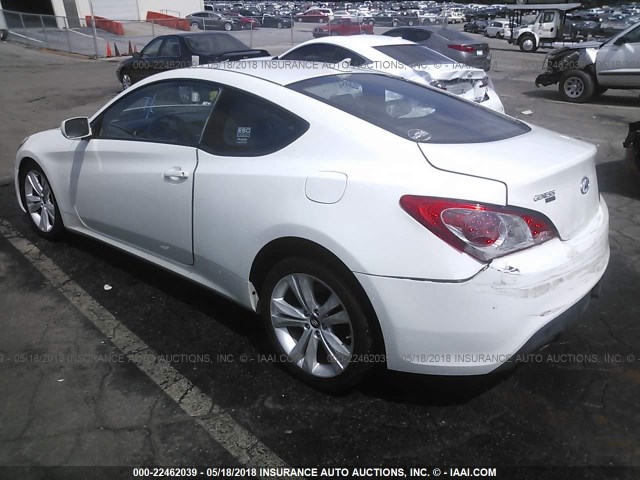 KMHHU6KHXAU013714 - 2010 HYUNDAI GENESIS COUPE 3.8L WHITE photo 3